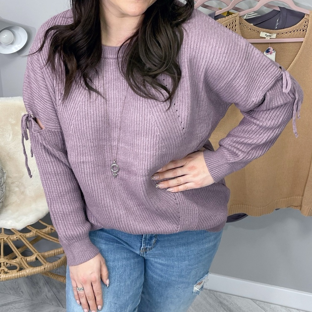 Ribbed sweater with open slit on sleeves. - Picture 2 of 4